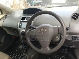 Toyota Vitz 2007 Silver