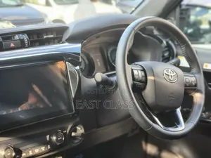 Toyota Hilux 2020 White