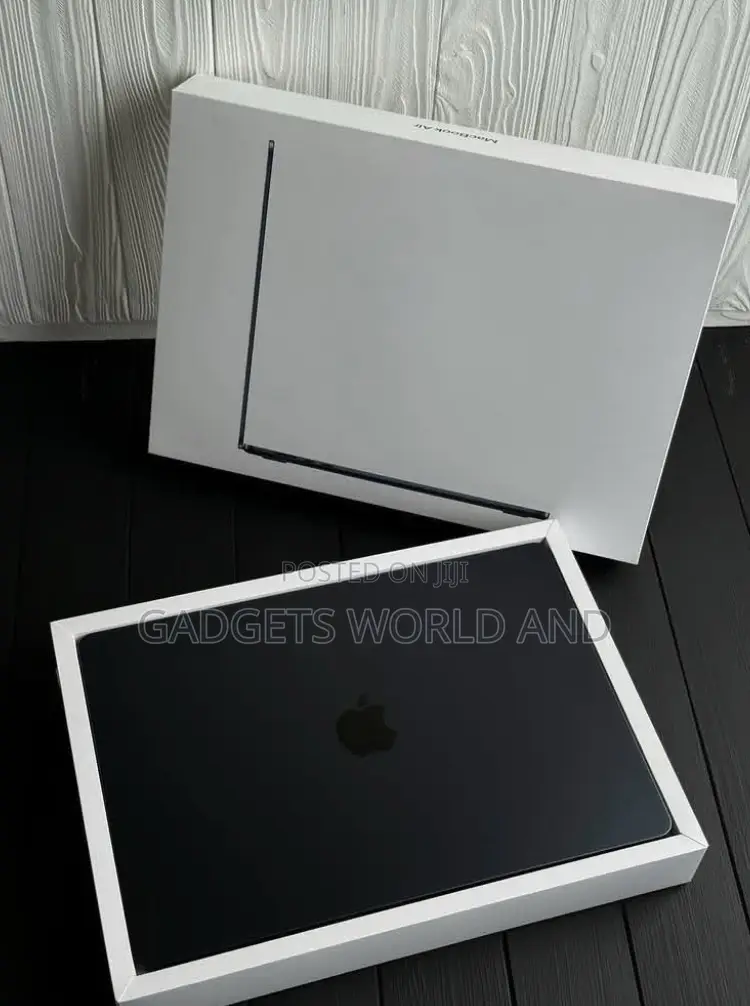 New Laptop Apple MacBook Air 2022 M2 8GB Apple M2 SSD 256GB