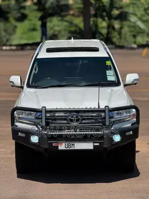 Toyota Land Cruiser 2017 White