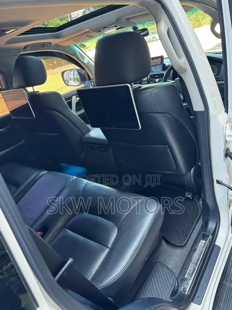 Toyota Land Cruiser 2017 White