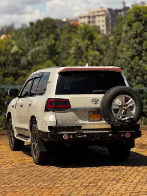 Toyota Land Cruiser 2017 White