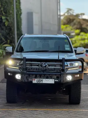 Toyota Land Cruiser 2017 White