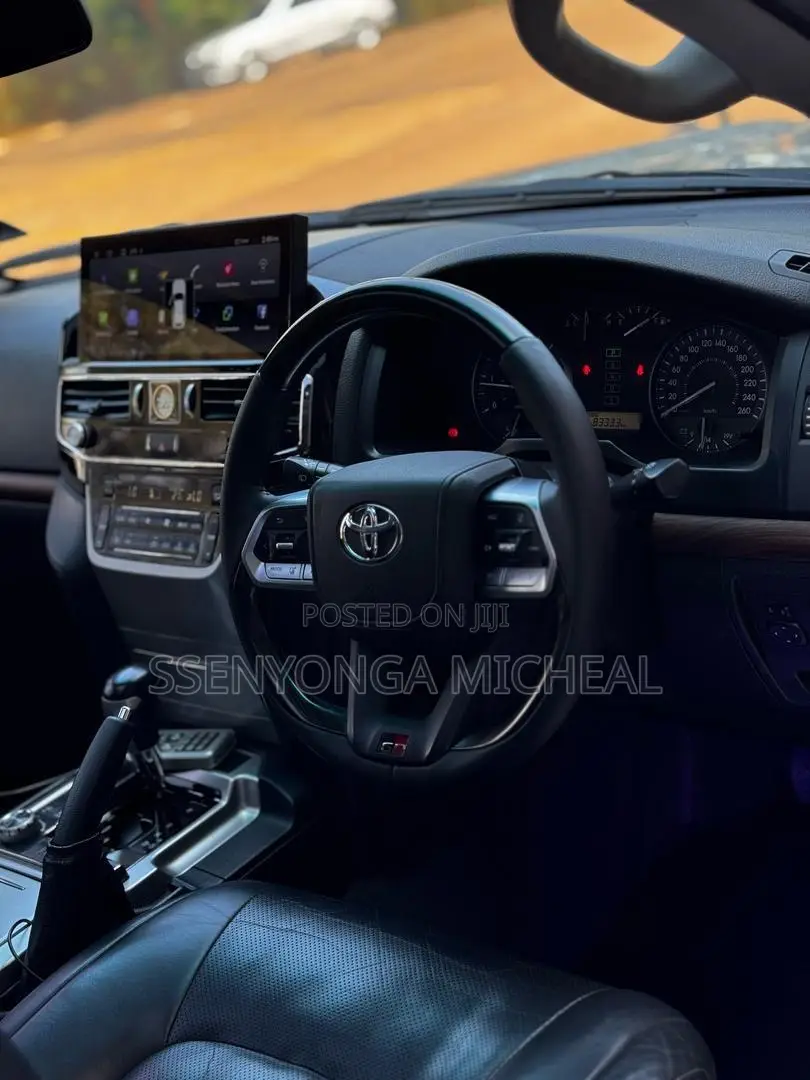 Toyota Land Cruiser 2017 White