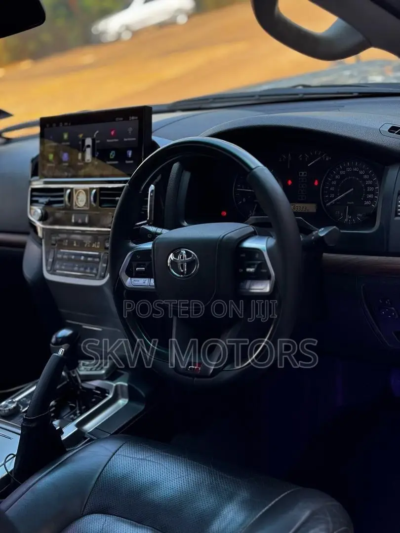 Toyota Land Cruiser 2017 White