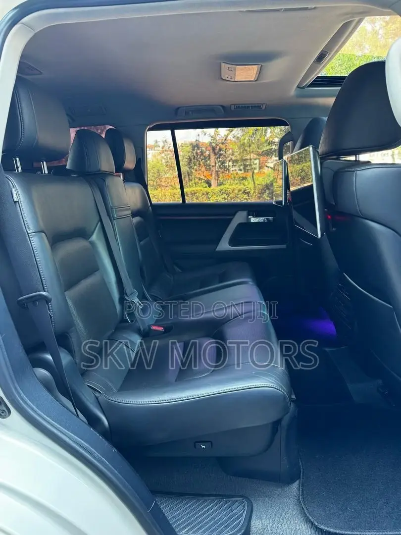 Toyota Land Cruiser 2017 White