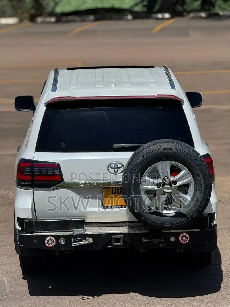 Toyota Land Cruiser 2017 White