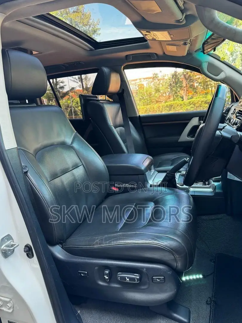 Toyota Land Cruiser 2017 White