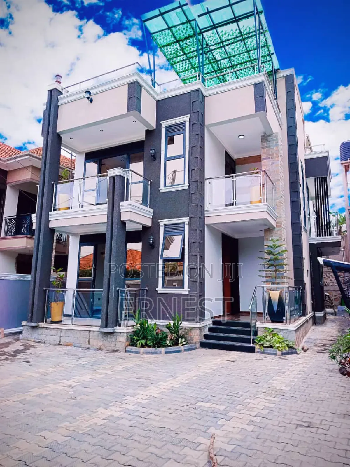 4bdrm Mansion in Kira for sale
