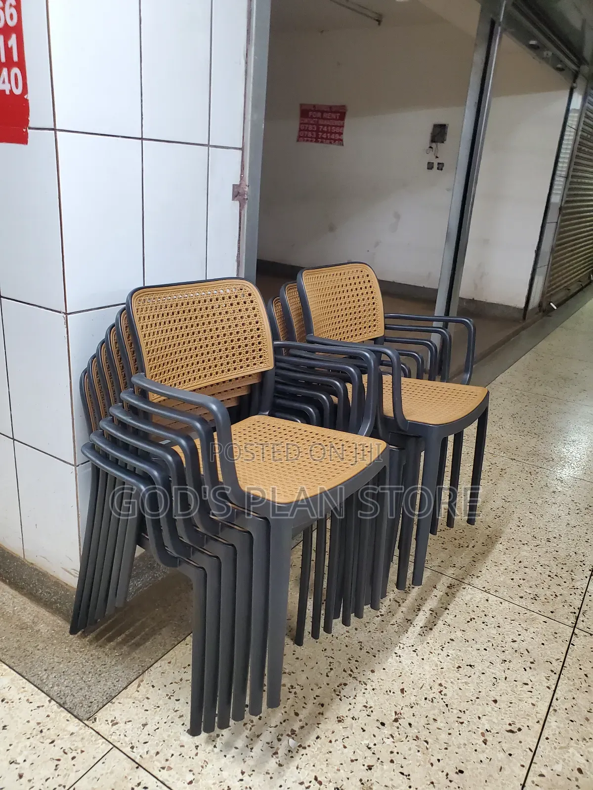 Pomo Plastic Chairs Plastic Chairs