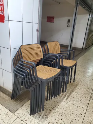 Pomo Plastic Chairs Plastic Chairs