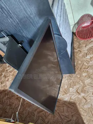 24" Dell Monitor With Hdmi and Vga Inputs