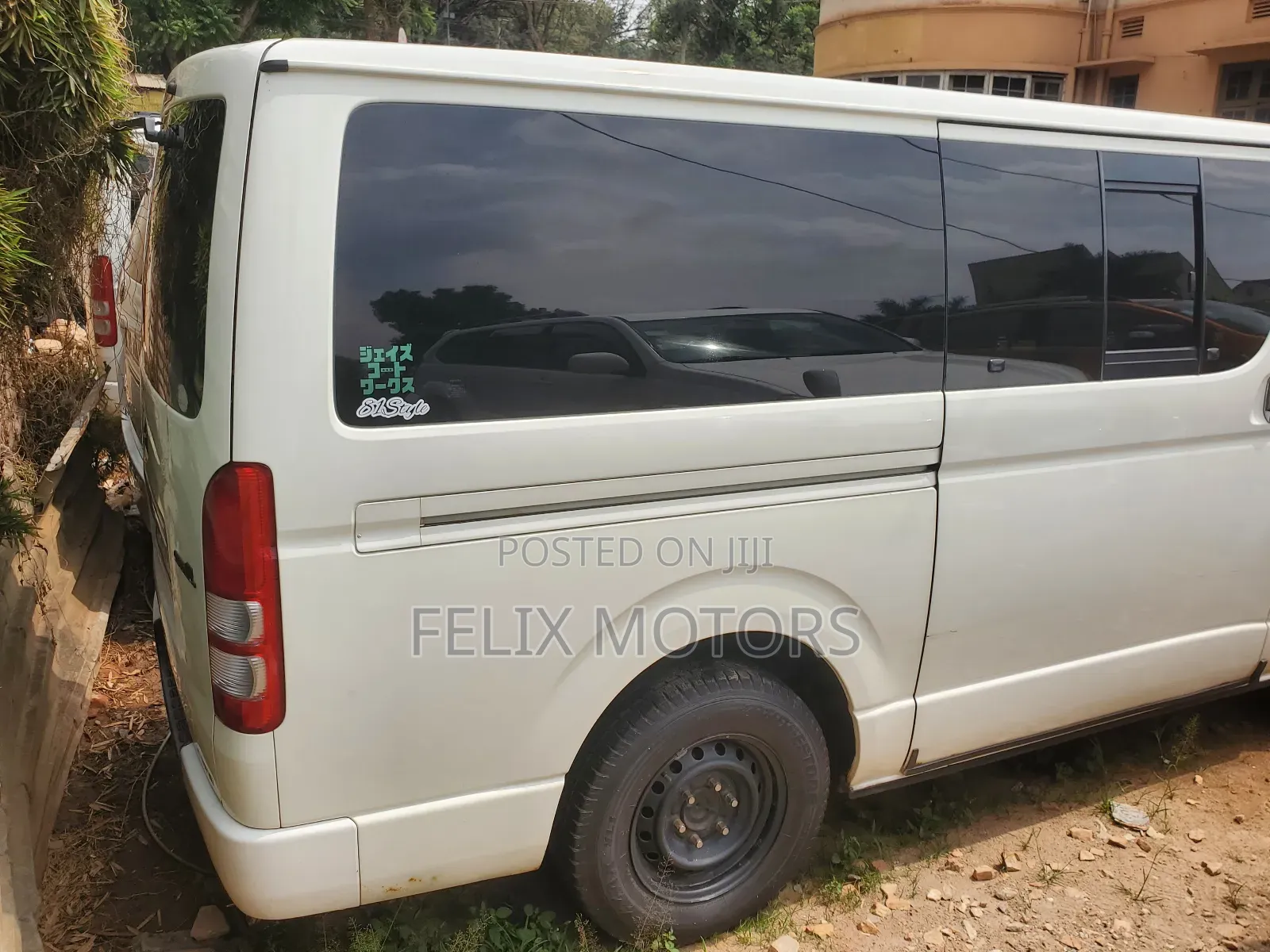 Toyota HiAce 2012 White