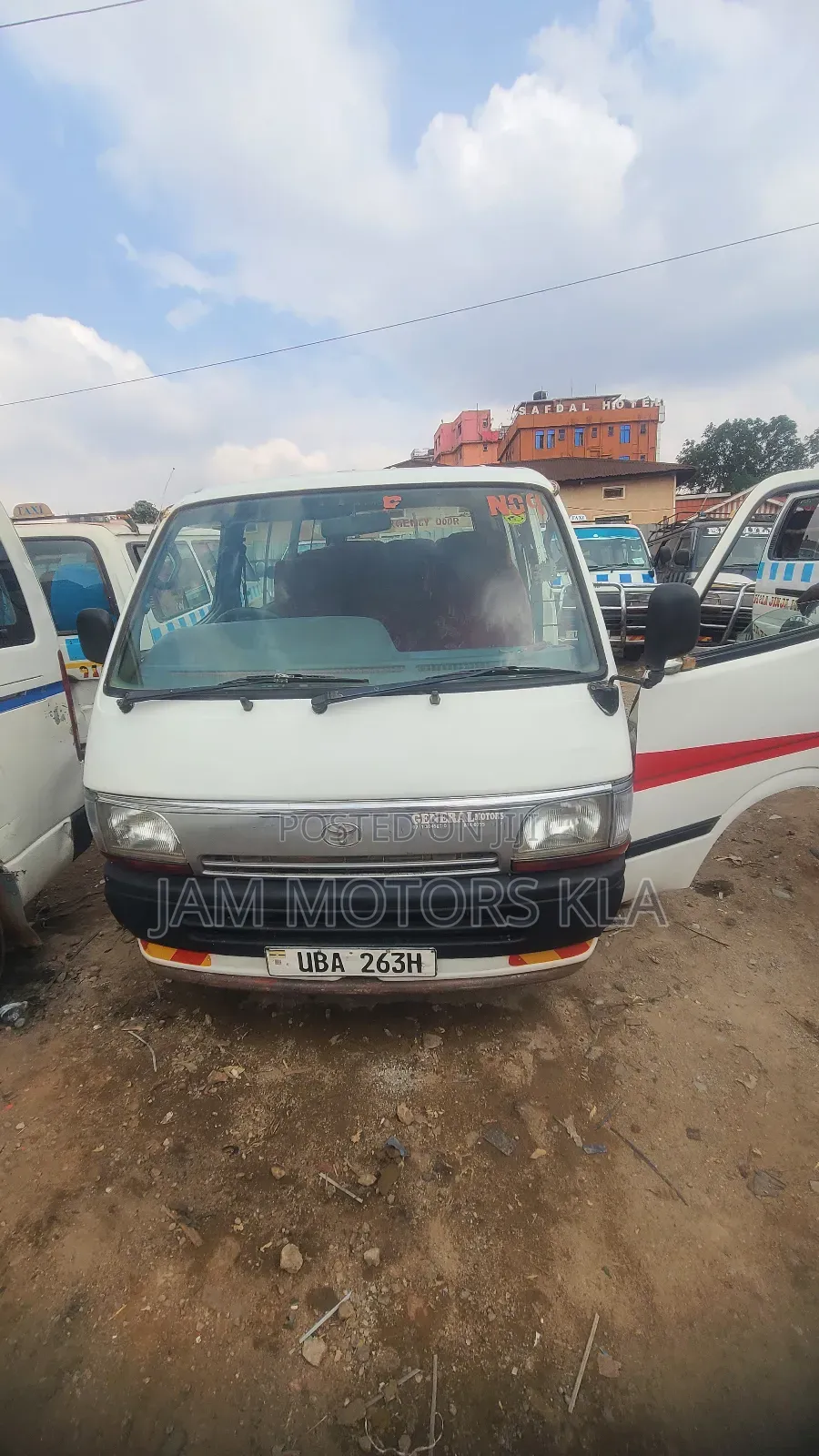 Toyota HiAce 2000 White