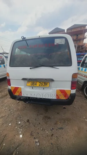 Toyota HiAce 2000 White