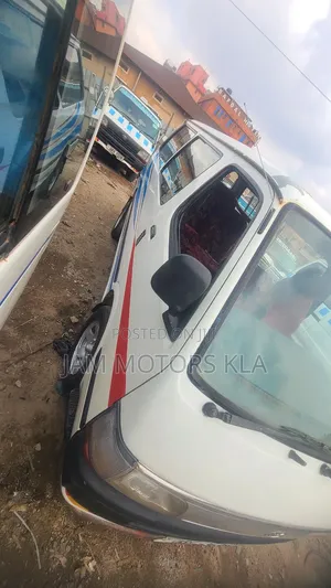 Toyota HiAce 2000 White