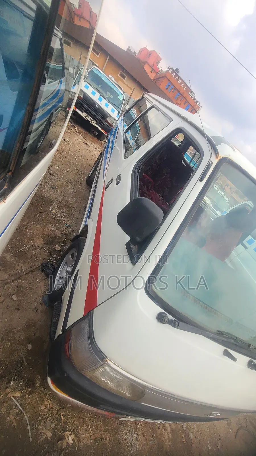 Toyota HiAce 2000 White