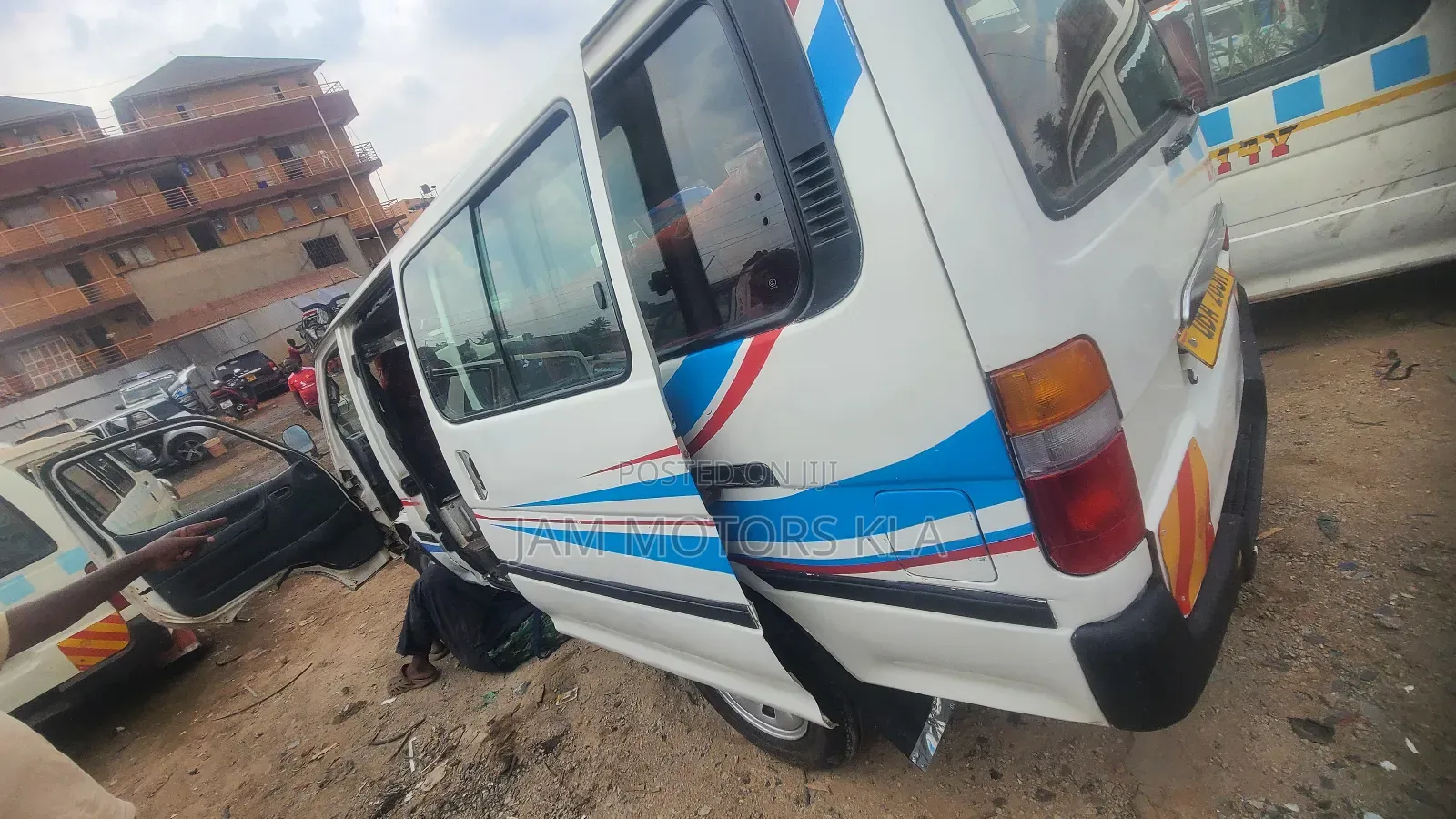 Toyota HiAce 2000 White