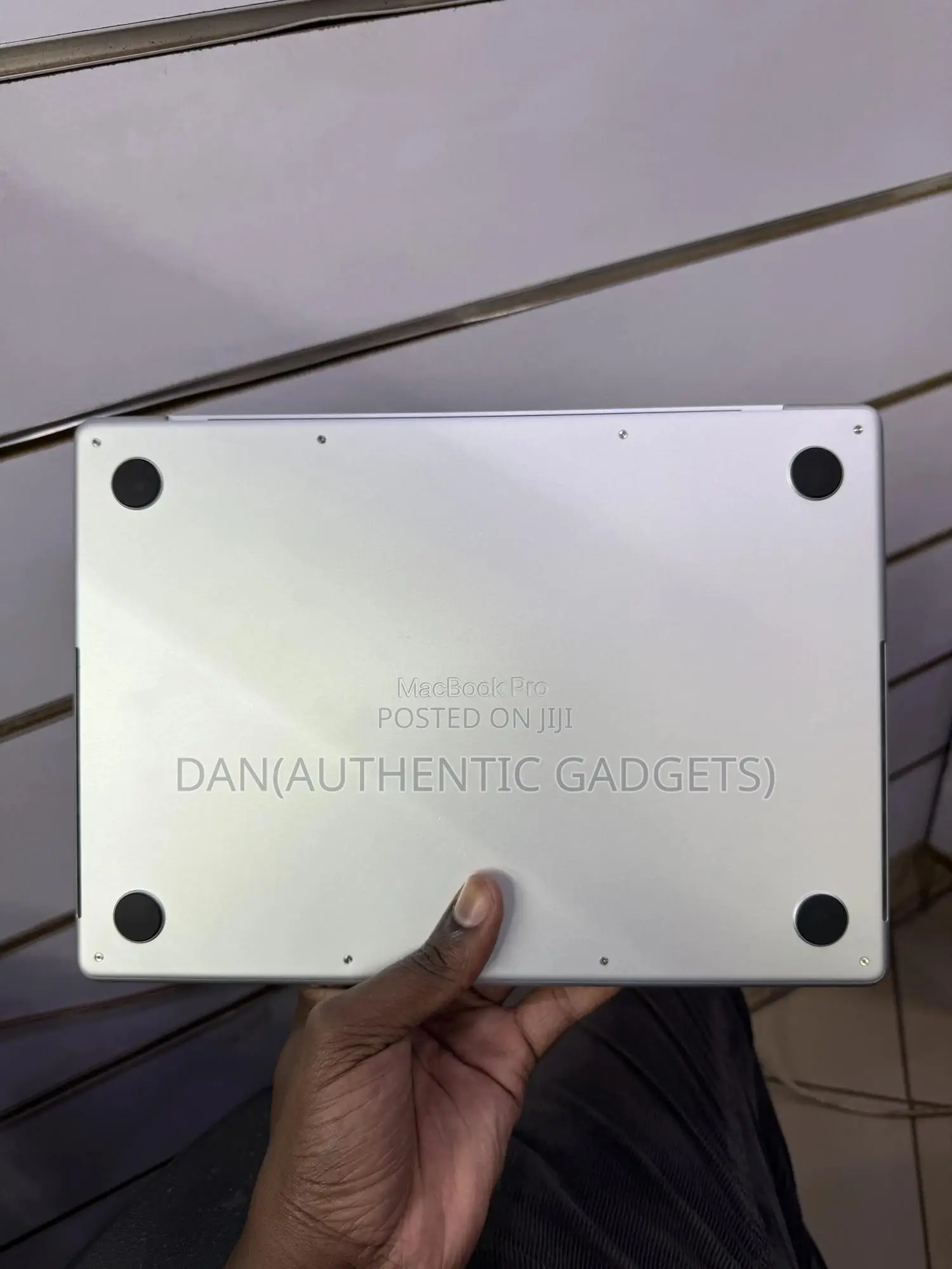New Laptop Apple MacBook Pro 2024 M4 14-Inch 16GB Apple M4 SSD 512GB