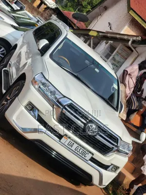 Toyota Land Cruiser 2010 White