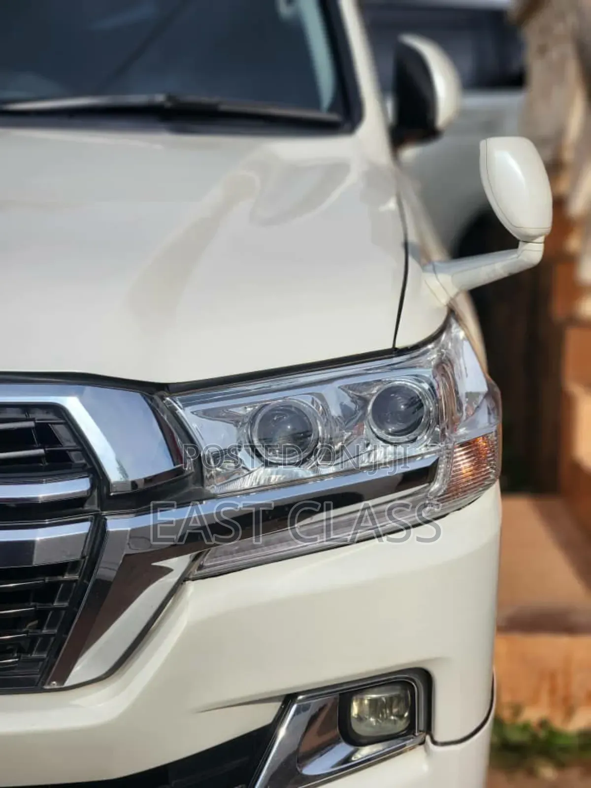 Toyota Land Cruiser 2010 White