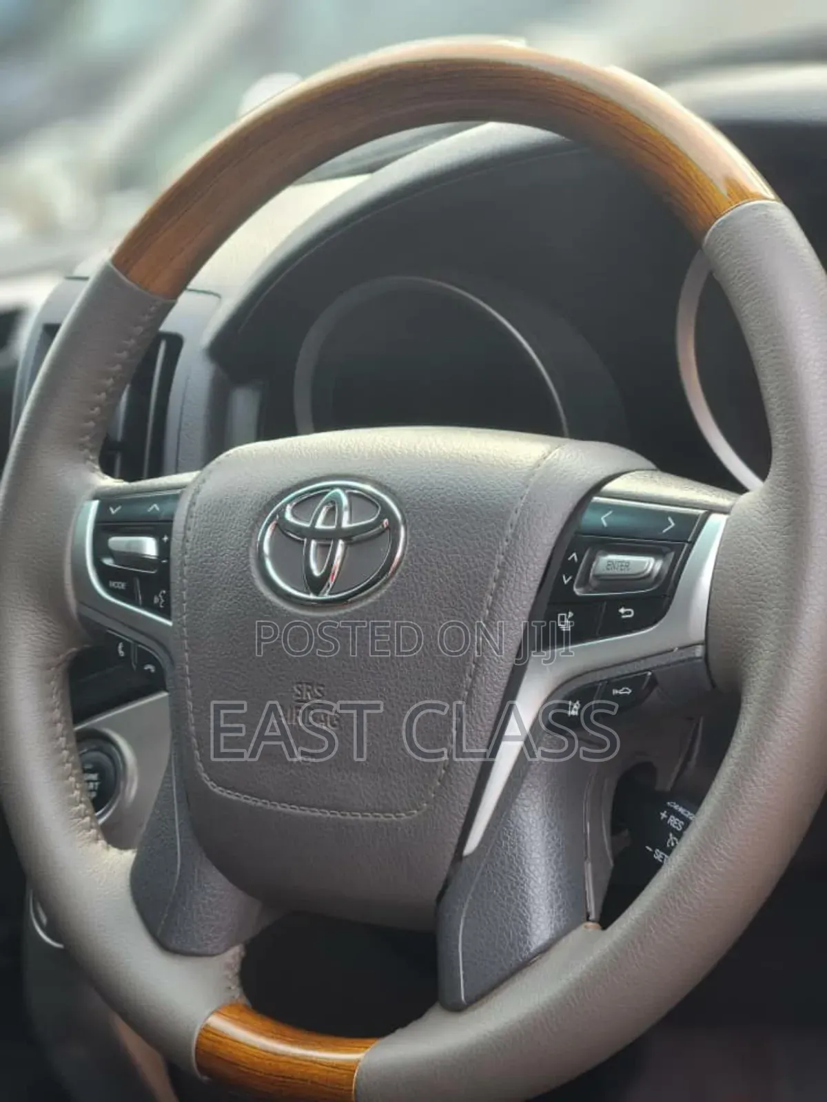 Toyota Land Cruiser 2010 White