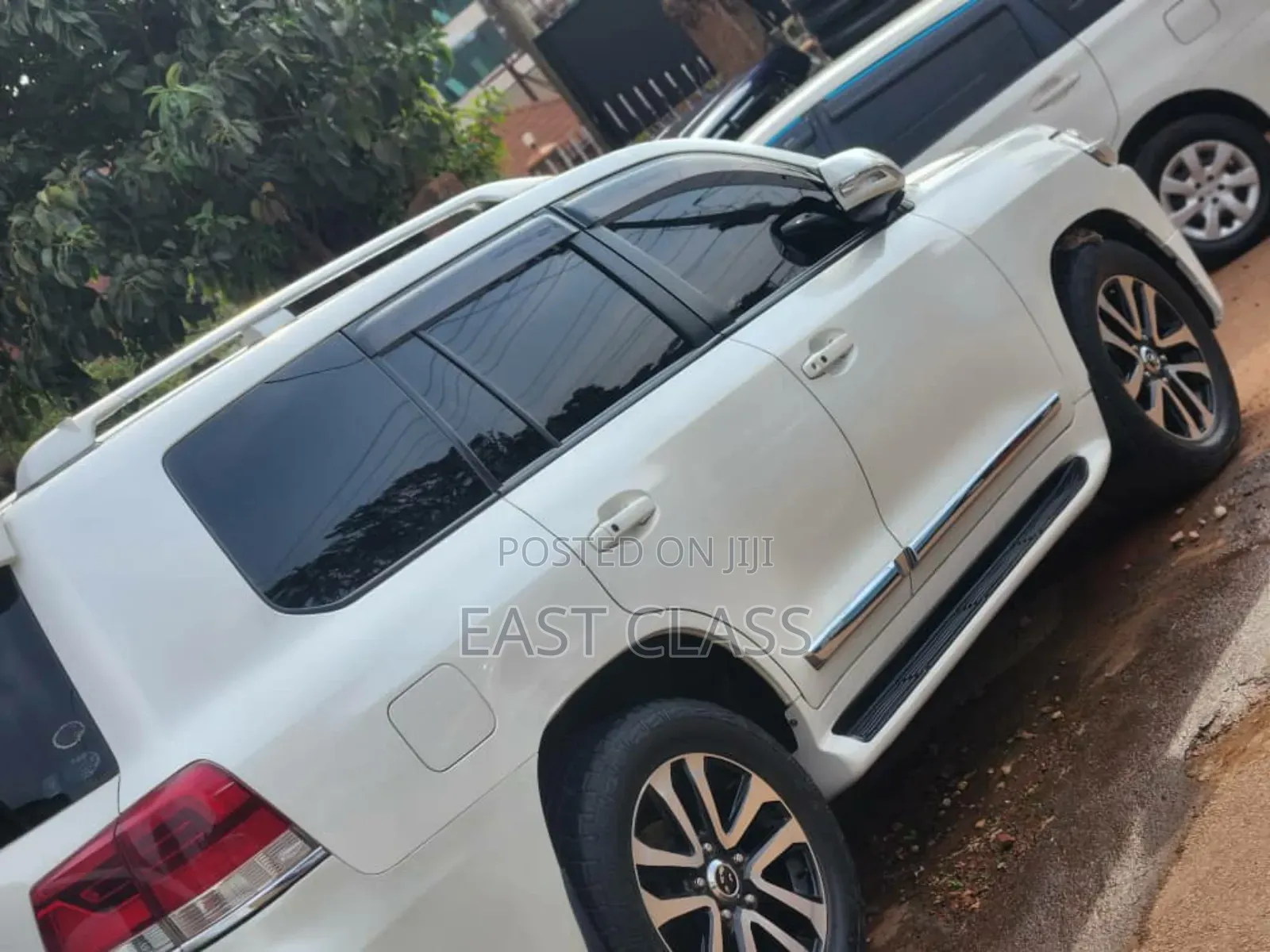 Toyota Land Cruiser 2010 White