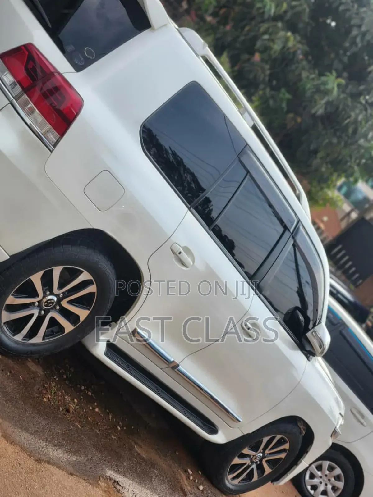 Toyota Land Cruiser 2010 White