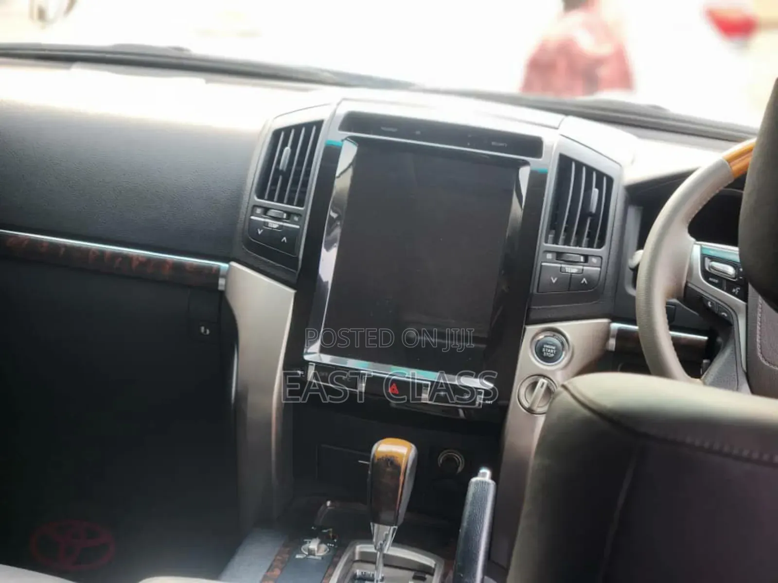 Toyota Land Cruiser 2010 White
