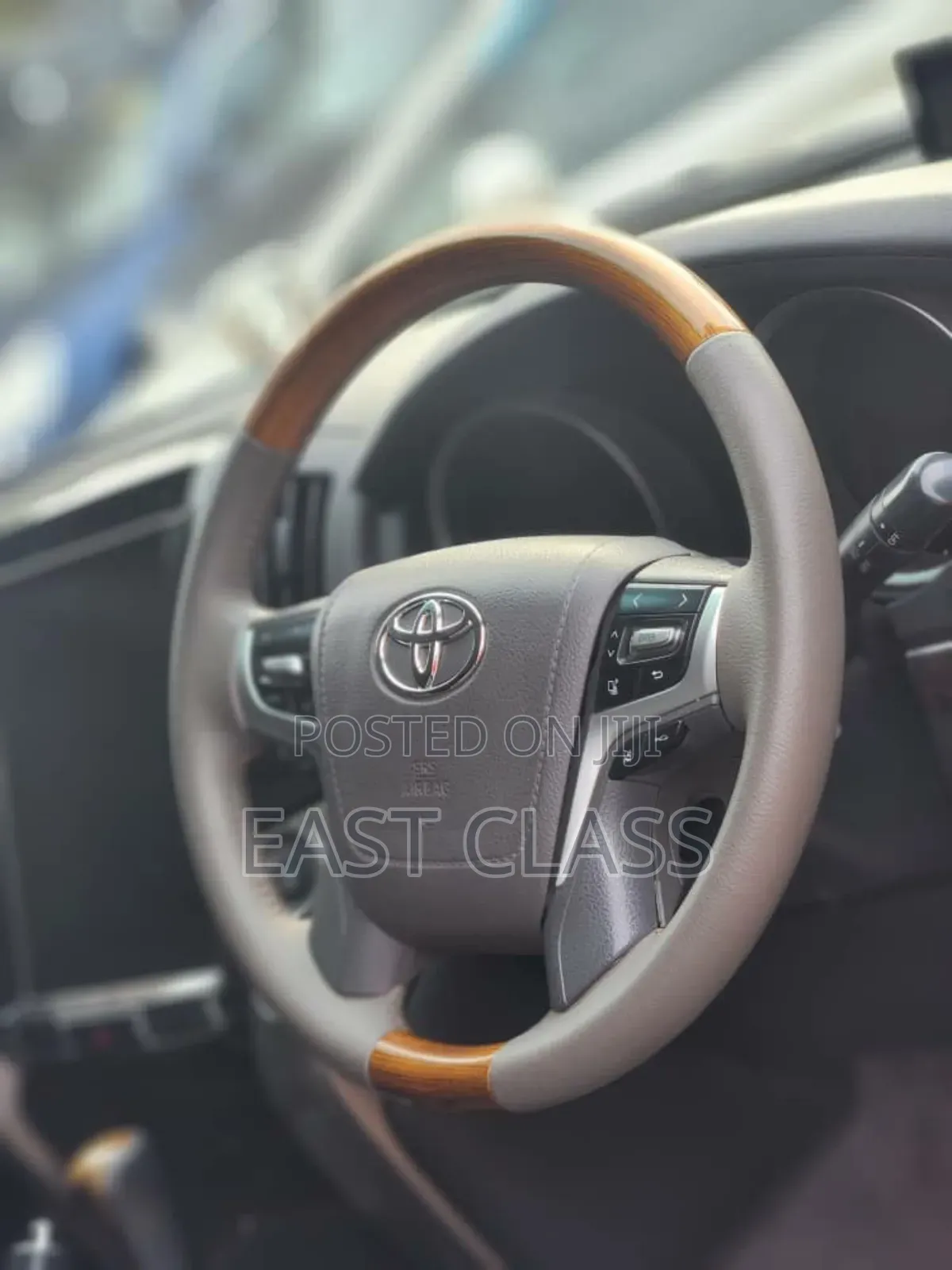 Toyota Land Cruiser 2010 White