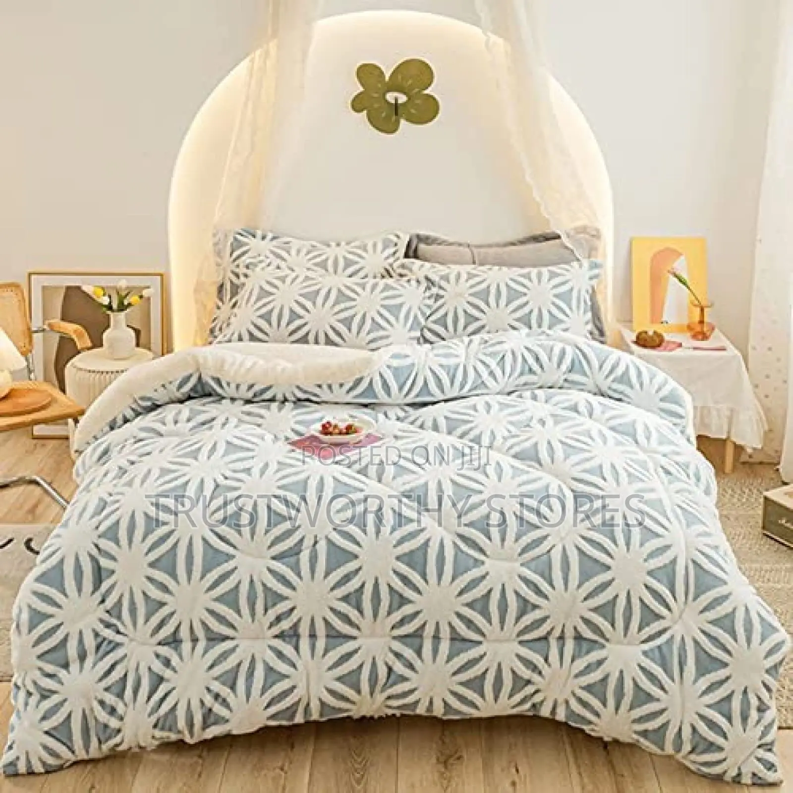 4piece Tufted Fleece Duvets 5by6, 2 Pillowcases, 1bedsheet and 1 Duvet