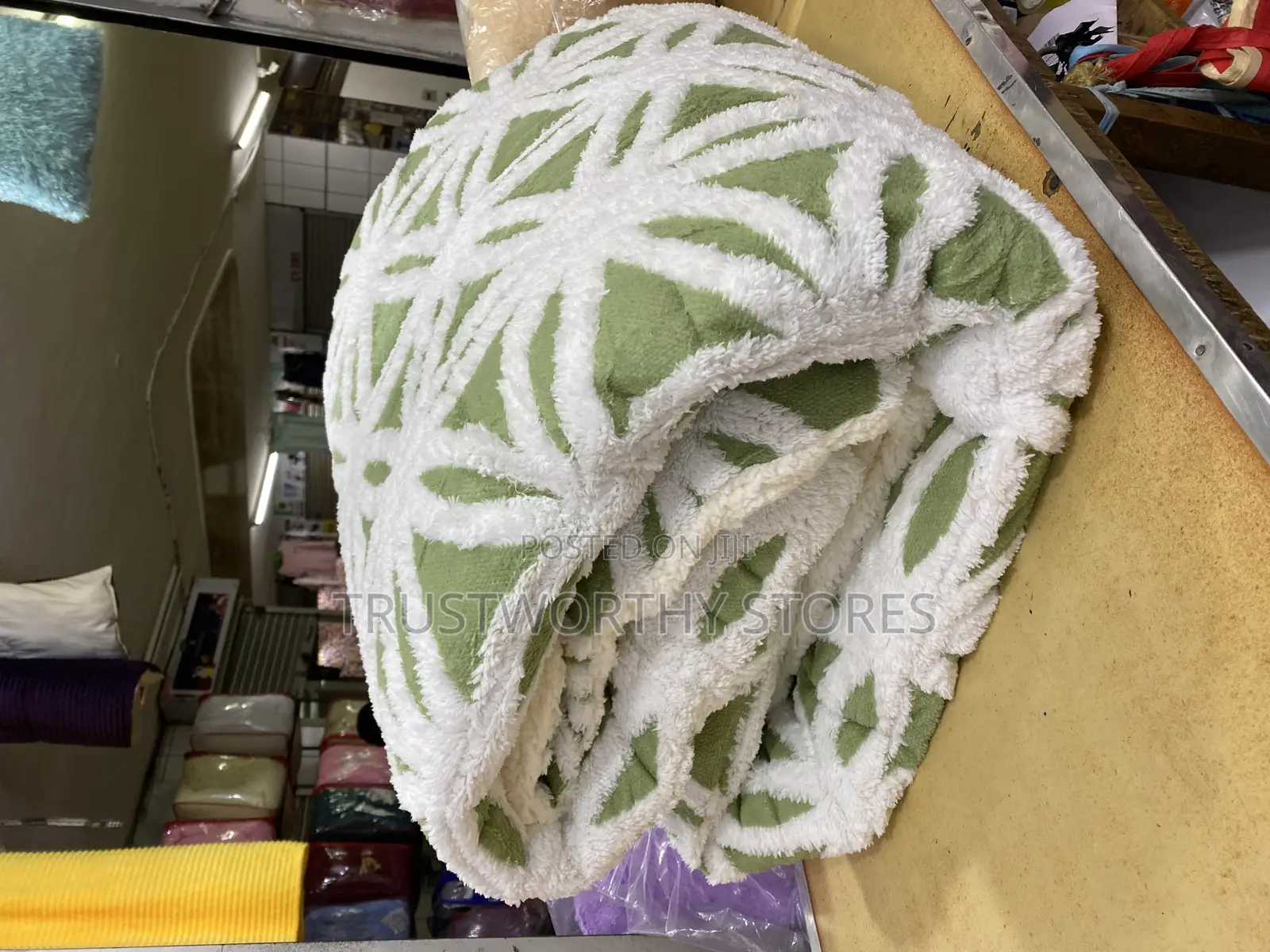 4piece Fleece Designed Duvet 5by6, 2pillowcases, 1bedsheet and 1 Duvet
