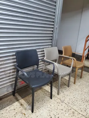 Basic Plastic Chairs Plastic Chairs