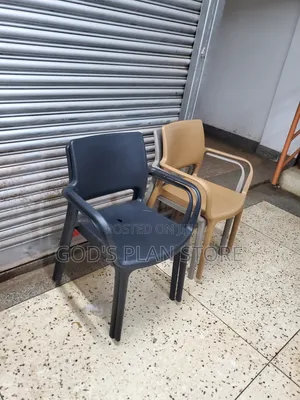 Basic Plastic Chairs Plastic Chairs