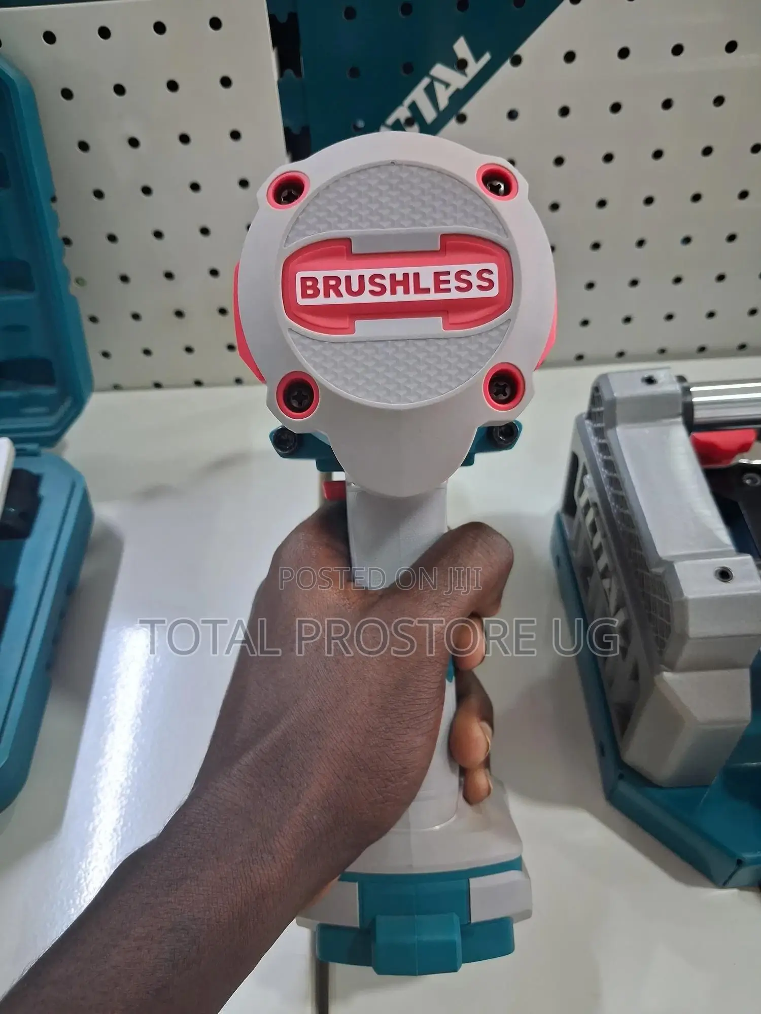 Cordless Impact Wrench 1350nm (Total).