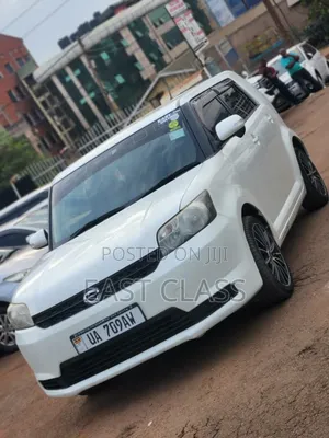 Toyota Corolla Rumion Hatchback 1.5 FWD 2012 White