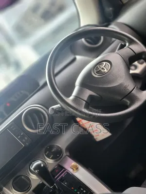 Toyota Corolla Rumion Hatchback 1.5 FWD 2012 White