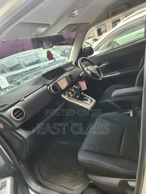 Toyota Corolla Rumion Hatchback 1.5 FWD 2012 White