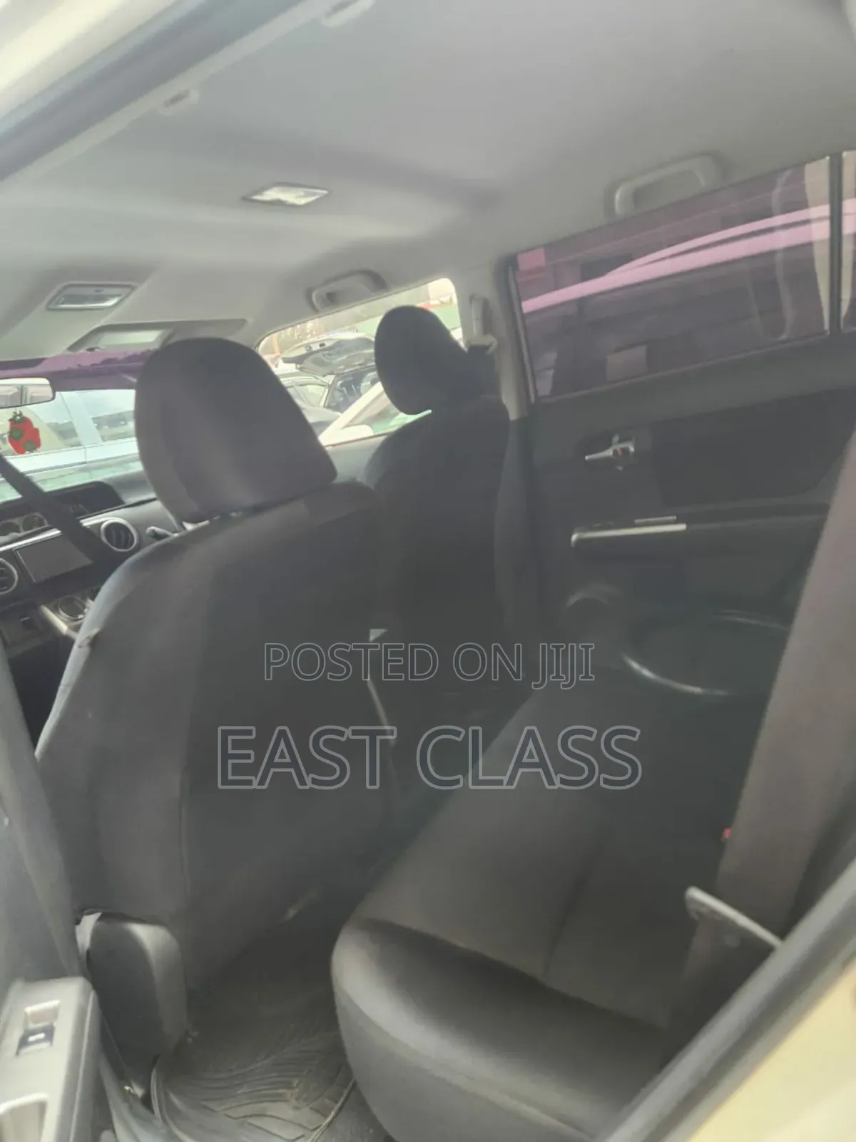 Toyota Corolla Rumion Hatchback 1.5 FWD 2012 White