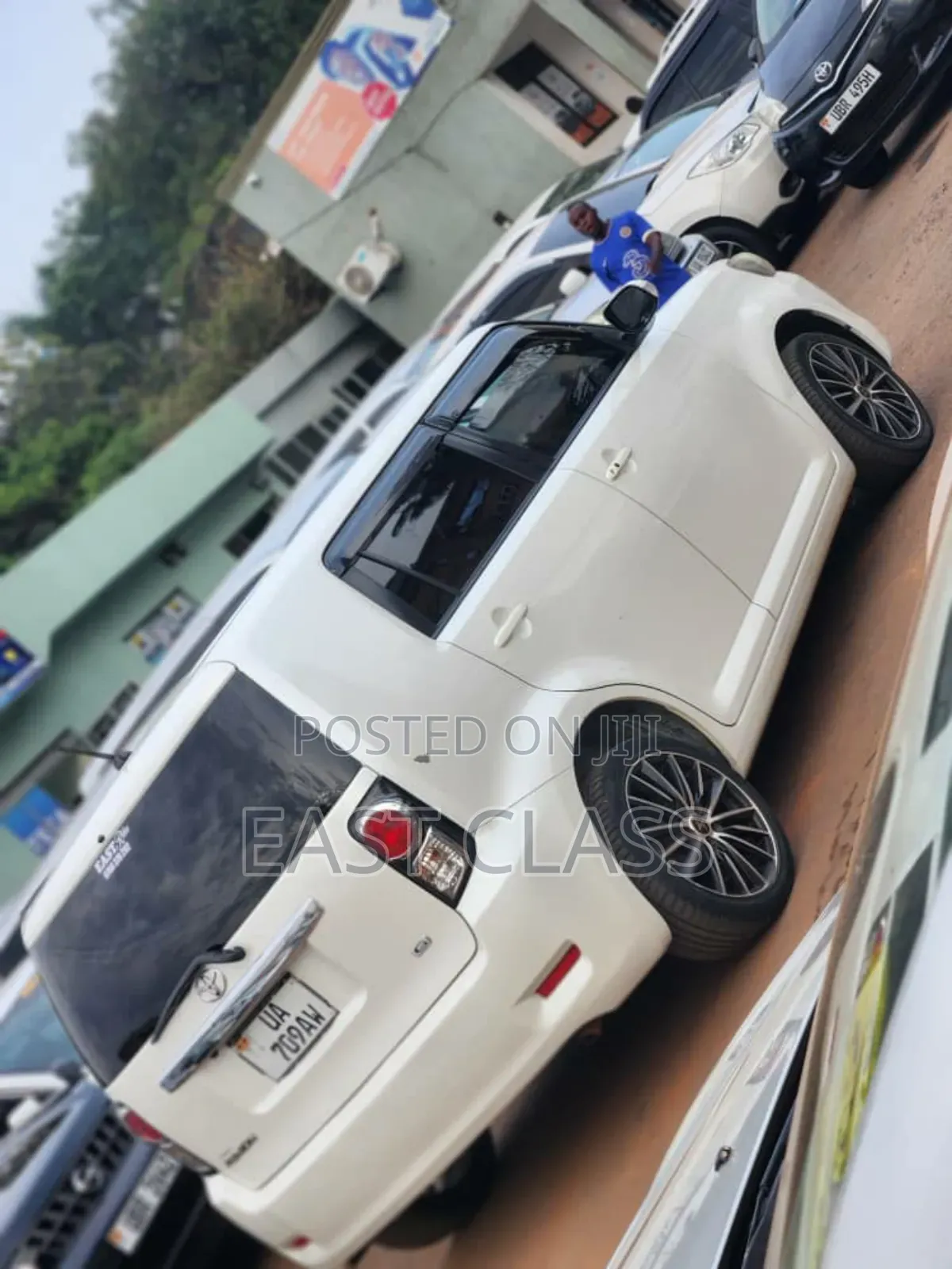 Toyota Corolla Rumion Hatchback 1.5 FWD 2012 White