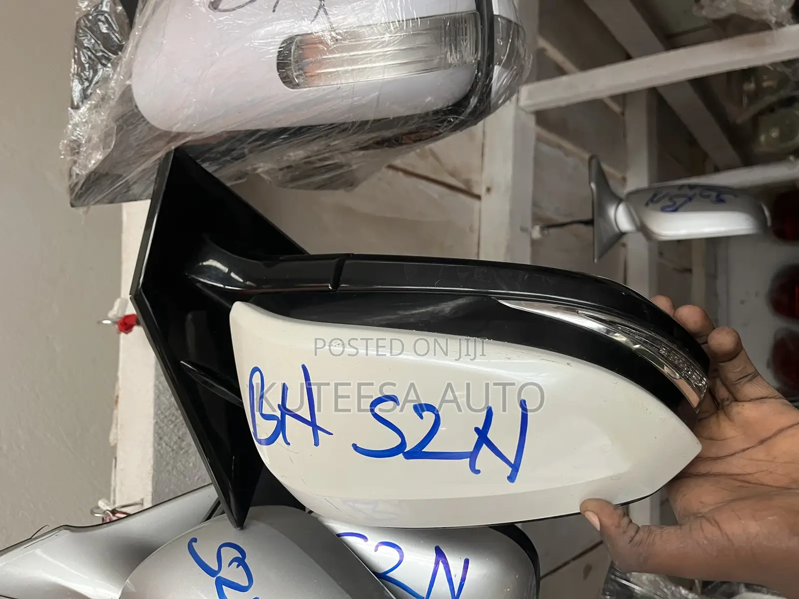 Harrier Kawundo 2014-2017 Side Mirror