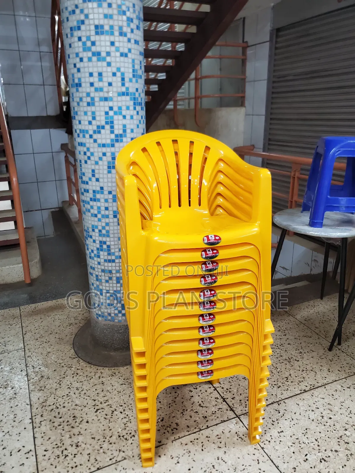 Geniuses Plastic Chairs Plastic Chairs