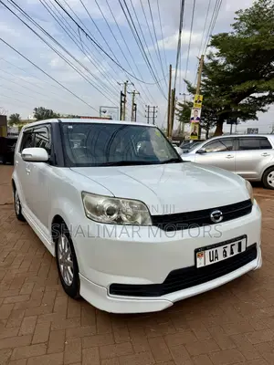 Toyota Corolla Rumion Hatchback 1.5 FWD 2012 White