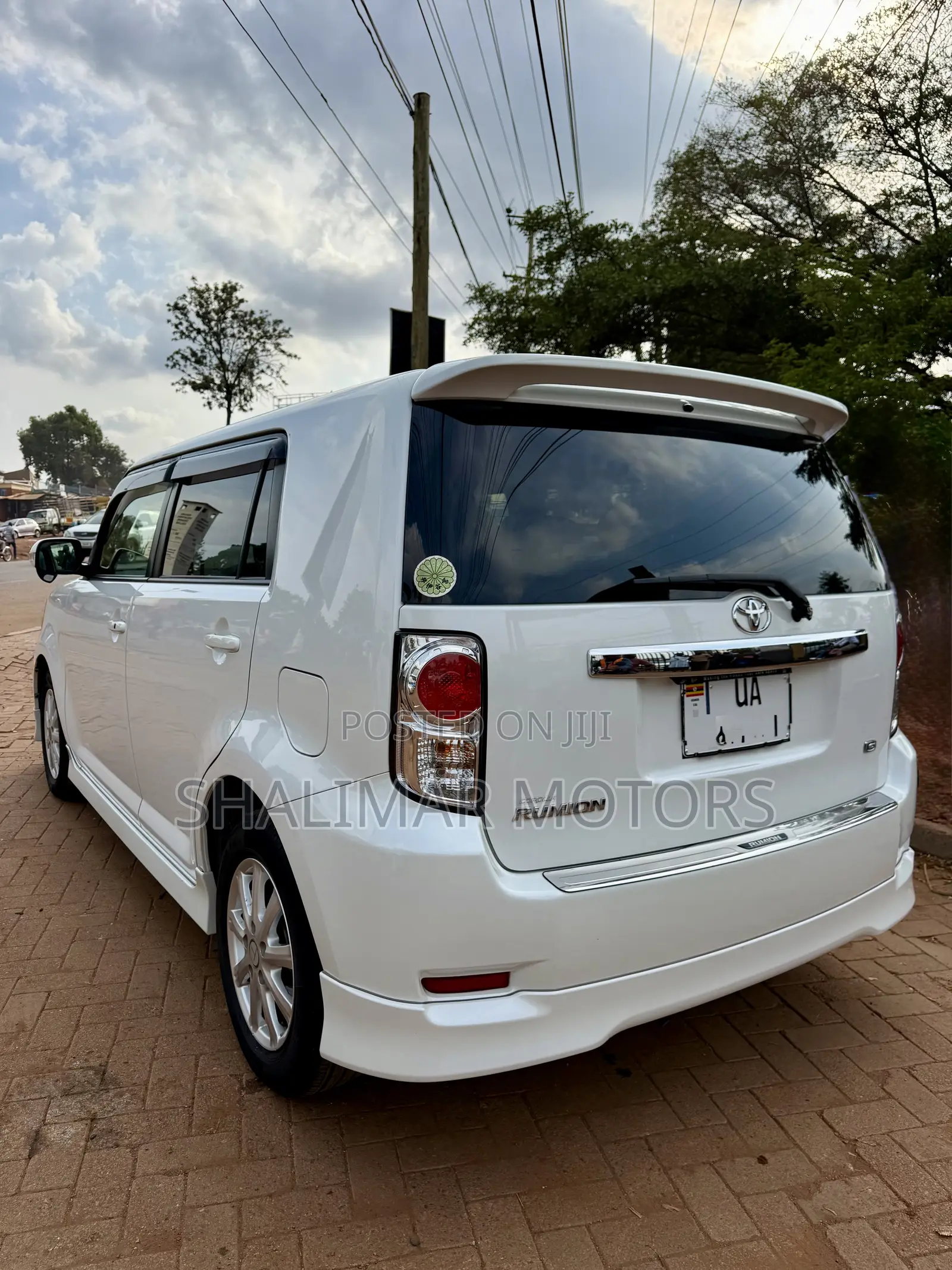 Toyota Corolla Rumion Hatchback 1.5 FWD 2012 White