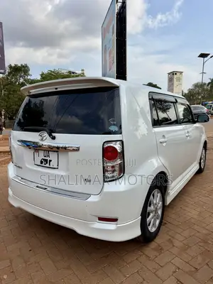 Toyota Corolla Rumion Hatchback 1.5 FWD 2012 White