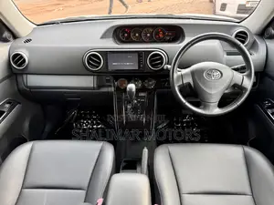 Toyota Corolla Rumion Hatchback 1.5 FWD 2012 White