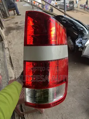 Noah 2004 Backlight (Rear Light)