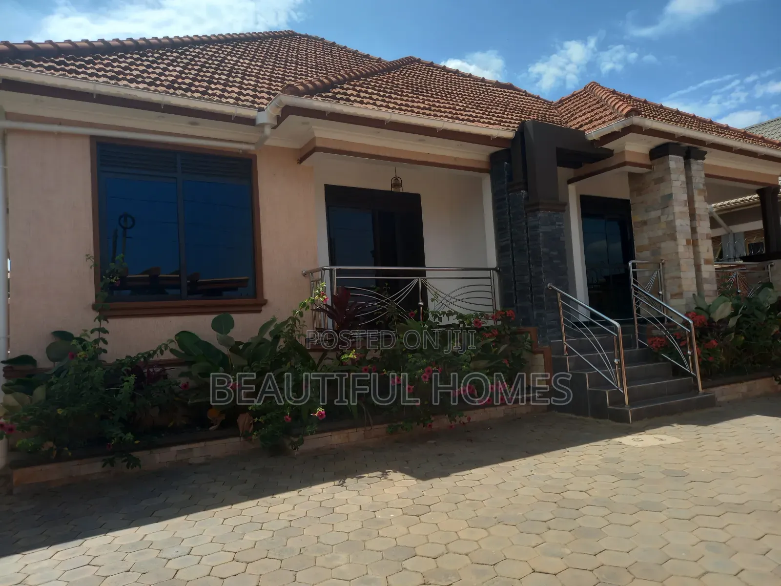 Furnished 4bdrm Bungalow in Kira for sale