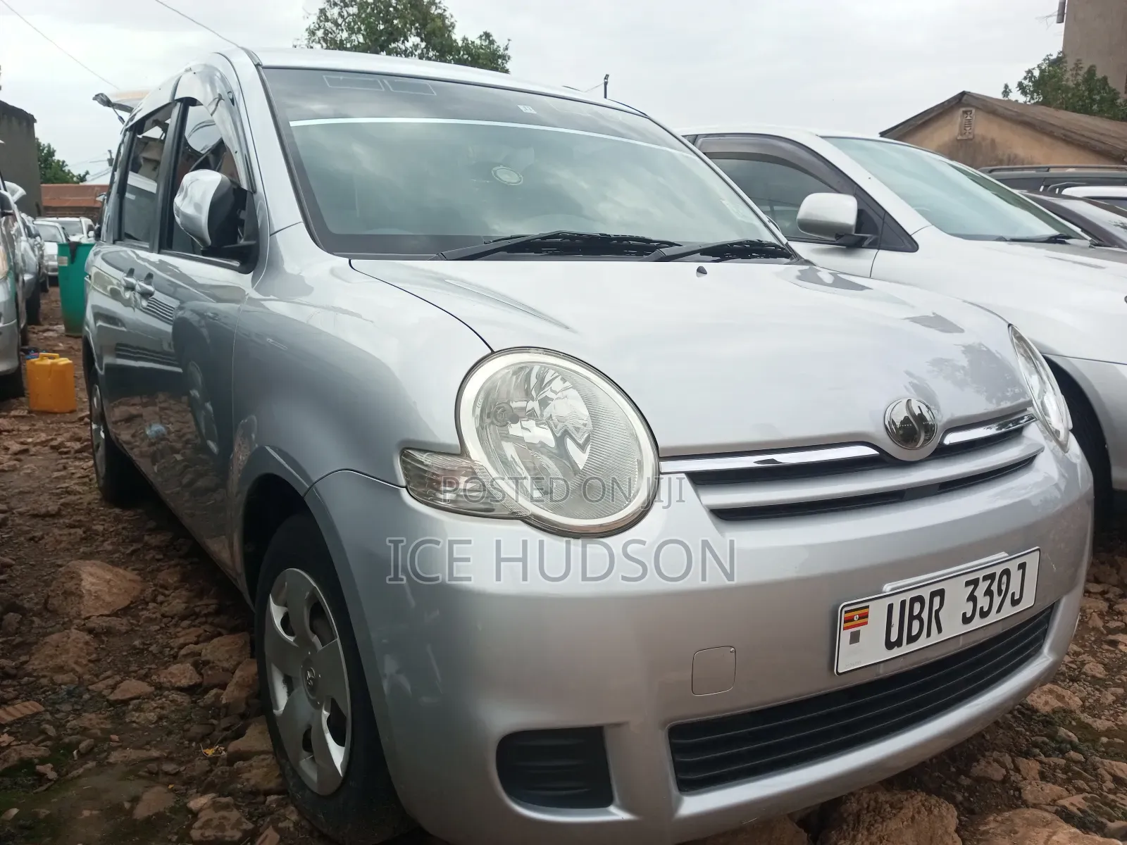 Toyota Sienta 2010 Ivory
