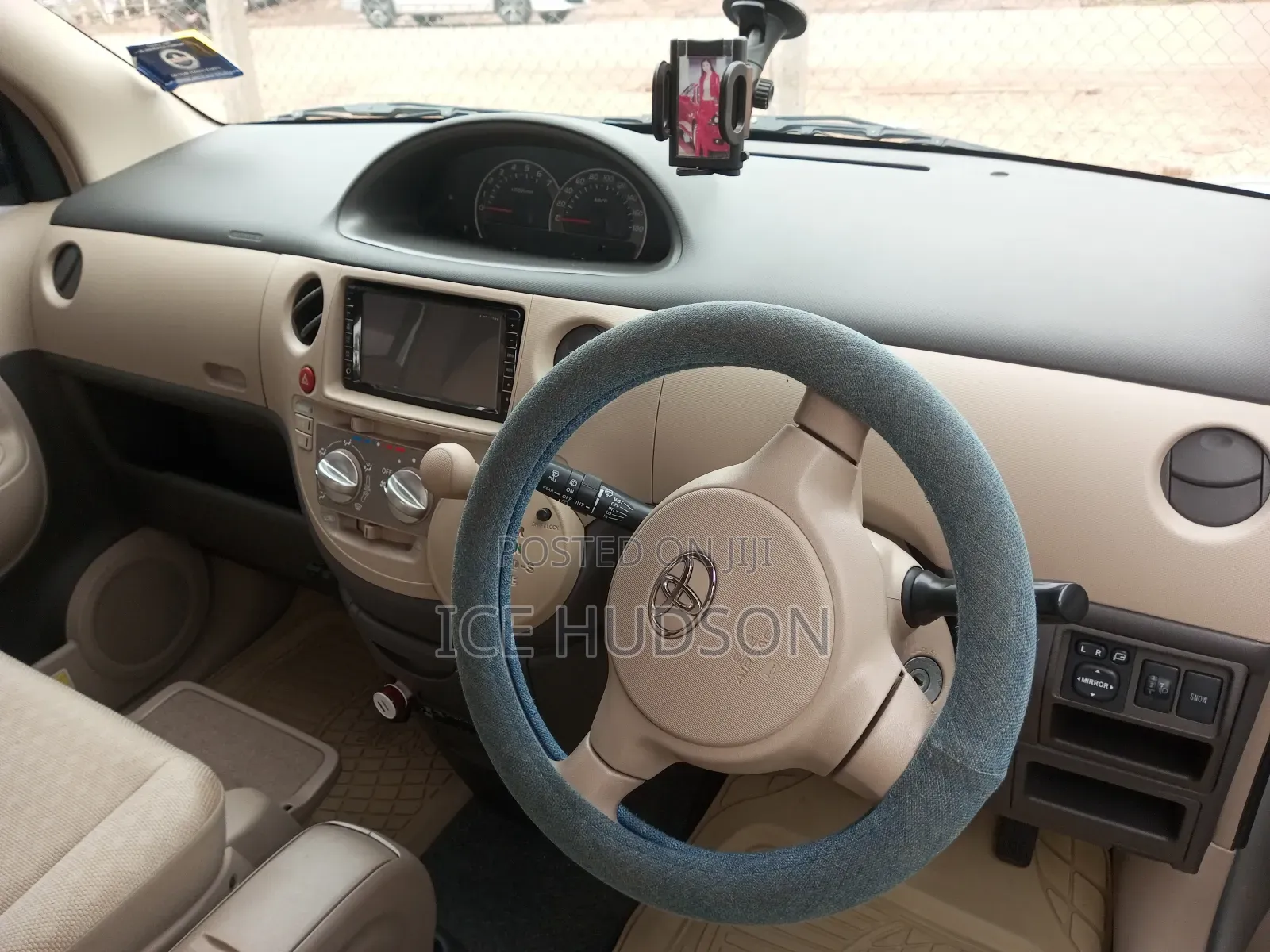Toyota Sienta 2010 Ivory